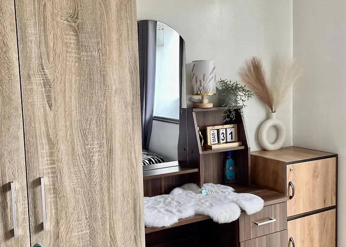 12 Minutes From Mall Of - Spacious With Balcony & Hot Shower * Manila
