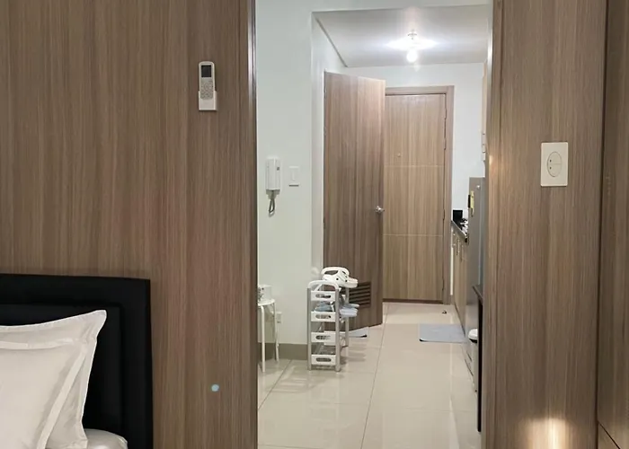 12 Minutes From Mall Of - Spacious With Balcony & Hot Shower